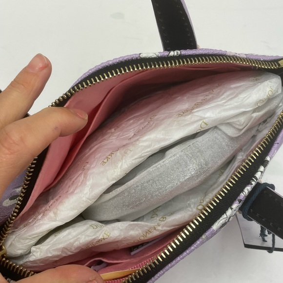 Dooney & Bourke 2019 Disney’s Food Wine Shoulder Bag Tote Purse Passholder - New - Picture 9 of 9